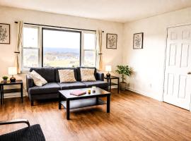 Accessible Lake-View Home, Sleeps 9, Near Cornell, hotel en Ithaca