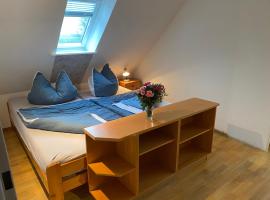 Ferienwohnung "Strandkorb" und "Sandburg", Haus Achtern Diek, Hotel in Wangerland