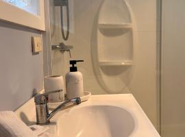 Howrah Apartment, hotel di Howrah