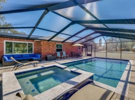 3 Mi to Water! Pet-Friendly Retreat in Lake Wales, hotel u gradu Lejk Vejls