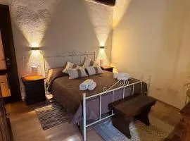 IL VICOLETTO Apartment - Charming independent holiday home in the historic center of Fiuggi, elegant and cozy, near the Thermal Baths and Wellness Retreats - FIUGGI