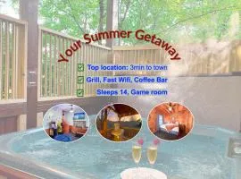 Charming Cabin, 3min to Pkwy, Grill, GameRoom, Wifi & Workstation, Sleeps 14, Seasonal Decor