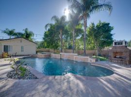 Resort-Style Oasis Expansive Riverside Mansion, hotel a Riverside