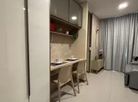 Apartamento Quarto e Sala, andar alto, moderno e completo em Salvador