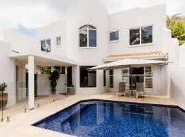 Lakefront Luxury Pool BBQ Mountain Views