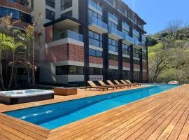 BEE Suites Santa Ana - San José