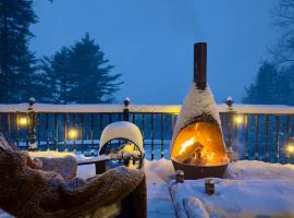 Mountain View Chalet Ski, Hot Tub, Firepit, Games, hotel v mestu Lexington