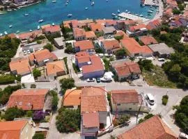 Family friendly house with a swimming pool Brna, Korcula - 13943