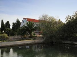 Rooms by the sea Muline, Ugljan - 3538, hotel a Ugljan