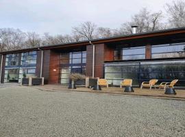 Chalet in Odeigne with Private Pool & Sauna, Hotel in Manhay