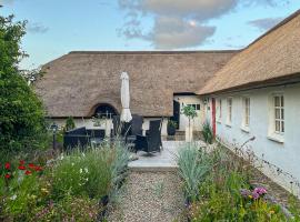 Amazing Home In Ulfborg With Kitchen，烏爾夫堡的飯店