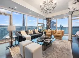 Luxury 2Br Condo Entertainment District Downtown CN Tower View Balcony Pool & Hot Tub