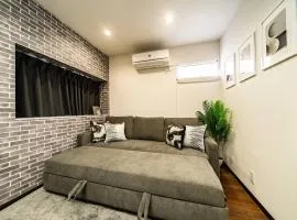 2 mins on foot from the station, 9 mins by Asakusa tram, Direct access to Skytree, Haneda, Narita, Maximum 9 people, Convenient for sightseeing