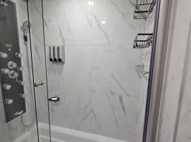 Spacious 4BR Home, King Loft, Near Hospital, Downtown & Sporting Arena