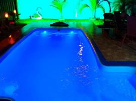 Chácara alto padrão com piscina 4 quartos 3 banheiros, hotel em Sao Jose do Rio Preto