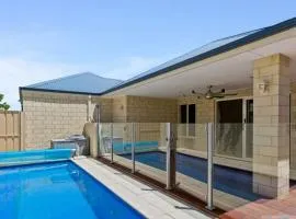 Premium Large Cosy Home with Private Pool