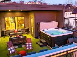 The Lodge by AvantStay Private Rooftop Lounge Hot Tub Skyline Views Near Broadway