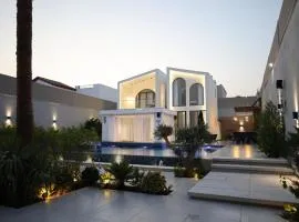 Amora Villa