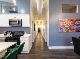 Massive 6BR Luxury Suite Sleeps 12 Guests with Jacuzzi & Pool Table Perfect Group Stay and Optional Parking Near McCormick Place & Soldier Field