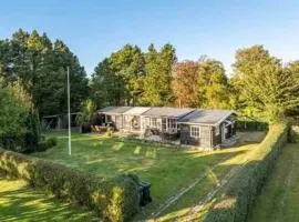 Cosy Beachfront Holiday Home For Families