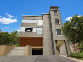 Super Townhouse Golden Temple Manikonda, Hotel in Gachibowli