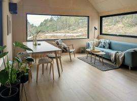 New Cabin Between Forest And Beach In Ogna, hotel i Sirevåg