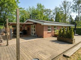 Beautiful Home In Glesborg With Wifi, hotel a Glesborg