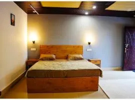 Hotel Seven L-a-k-e Nainital Near Mall Road