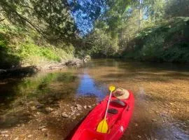 Riverfront, Kayaks, Hot Tub, Sauna & Fire pit