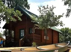 Relaxing Lakefront Cabin with Hot Tub, Starry Nights, Trails & Scenic Vineyards in Texas