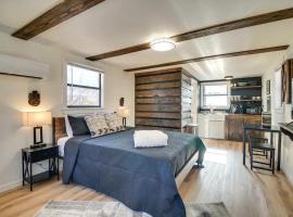 Tranquil Ozarks Studio Retreat with Woodland Views, Near Fishing, Hiking & Gentry, AR, hotel a Gentry