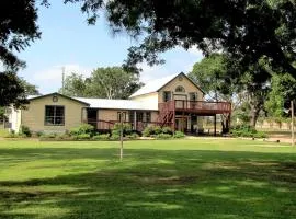 Spacious Lakefront Home with Beach Access and Sports Courts for Fun-Filled stays in Buchanan Dam, Texas