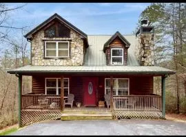 Beautiful Cabin Nestled in the Woods with Incredible Views for a Peaceful Escape in Sautee Nacooche, Georgia