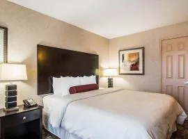 Clarion Inn Elmhurst - Oak Brook near I-88, I-290, I-294