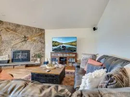 Serene Nordic-Inspired Lakeside Retreat with Panoramic Mountain Views Near Breckenridge, Dillon, Colorado