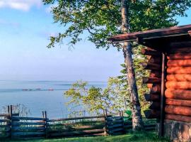 Viesnīca Gorgeous Log Cabin by Lake Superior for a Peaceful Escape in Nature in Lutsen, Minnesota pilsētā Latsena