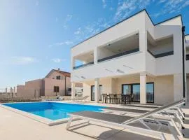 Awesome Home In Policnik