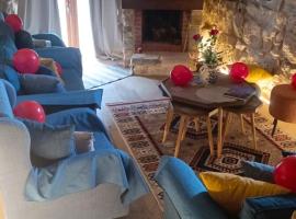 Aal Aoudeh guesthouse, хотел в Dayr al Qamar