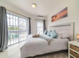 Elegant 2 Bedroom Apartment 150m from Beach - 2 Palms