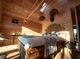 Namelis prie ežero I Medaus Žemė - Lakefront Lodge Lithuania