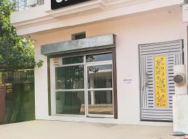 Hotel O Rajpoot Hotel, hotel di Prayagraj