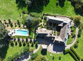 Château de la Falque, The Originals Relais, hotel en Saint-Geniez-dʼOlt