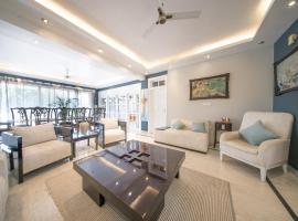 Villa Amari, Modern & Luxurious 3BHK w Caretaker, hotelli kohteessa Candolim