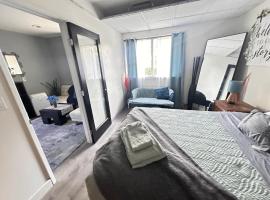 Pet Friendly Private Guest Suite in Northridge, Hotel in Northridge