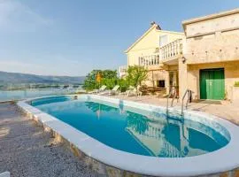 Charming apartment with private pool in Mastrinka - 98 sqm