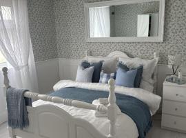 Dernvale House -Double Room sleeps 2، فندق في Mullinderg