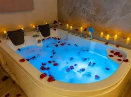 Royal Luxury Apartment with Sauna and Jacuzzi