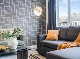 #128 Stylish Coleshill Retreat - Near NEC & Airport -10 mins to Kingsbury Water Park - Sleeps 9 - "Perfect for contractors and Families - Free Parking"