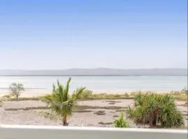 Seaside Queenslander KGari Views, Coastal Charm