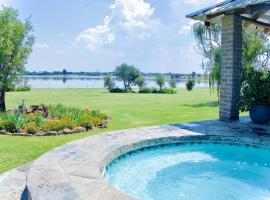 Vaal Dam Manor - Waters Edge โรงแรมในOranjeville